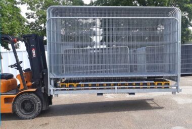 Rack de 30 clôtures chantiers 4 barreaux plots, jambes de forces et accessoires