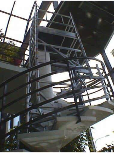 ECHAFAUDAGE ESCALUTOP ULTRALU SPECIAL ESCALIER TOURNANT EN ALUMINIUM