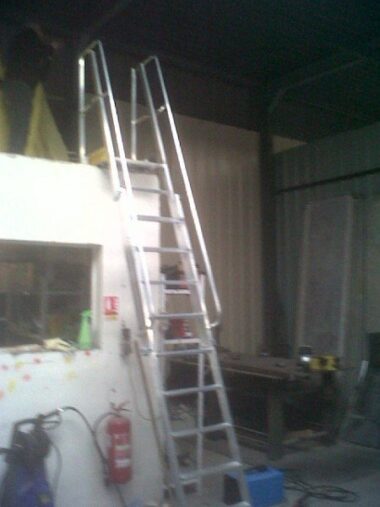 ECHELLE D’ACCÈS SUR DALLE