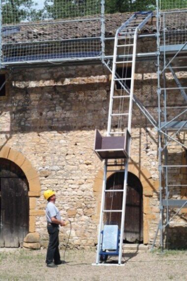 Ou trouver un monte-materiaux nevada 11m sur St Etienne 42 ?