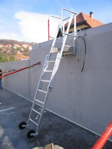 Acheter une plateforme grande hauteur en aluminium de type poste de travail prémur PAP de Fortal