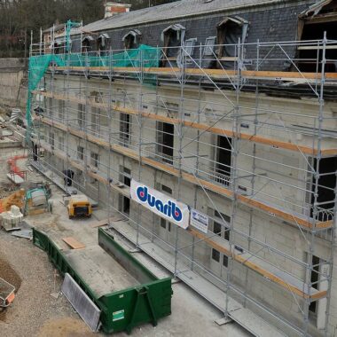 ÉCHAFAUDAGE FAÇADIER MULTIDIRECTIONNEL DUARIB MULTI 4X AVEC GARDE CORPS EXM/MDS CATÉGORIE 2