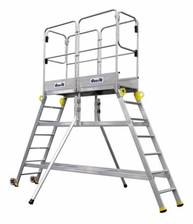 Passerelle double accès pour le travail entre banches de coffrage de Duarib