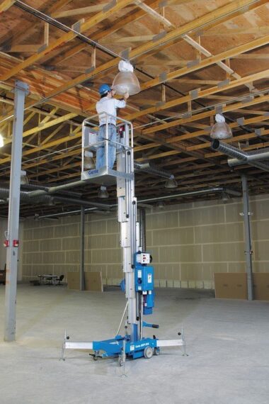 NACELLE GENIE AWP ELEVATEUR DE PERSONNES A MAT VERTICAL