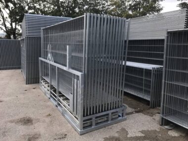Rack de clôtures chantier 4 barreaux pour le rangement et le stockage des parcs et des chantiers